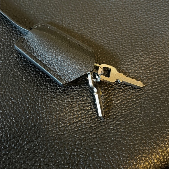 Louis Vuitton Black Leather LOCKIT PM Bag Brand New Stunning Callout Zipper Pull - Picture 7 of 16